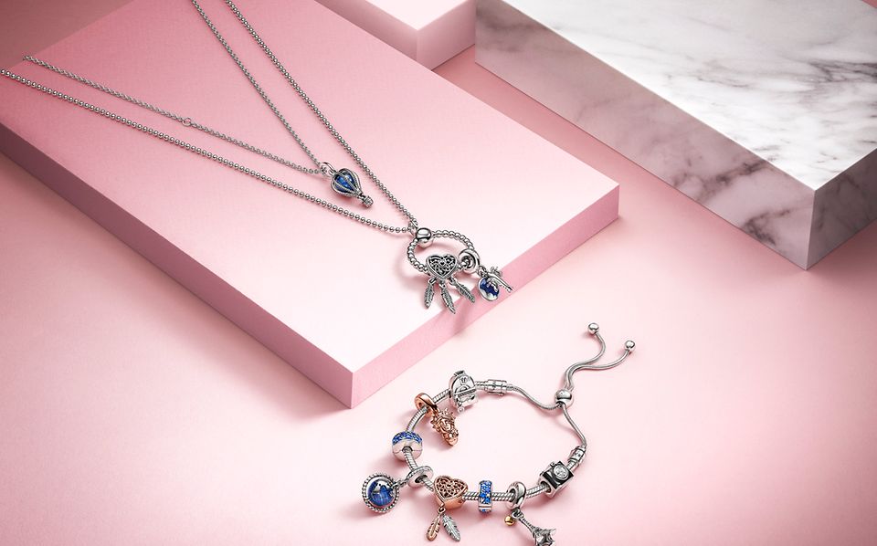 Pandora halskæde, armbånd og Pandora O Pendant med blå charms