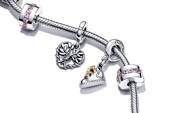 Pandora bracelet featuring family tree clasp and baby themed charms for mothers.