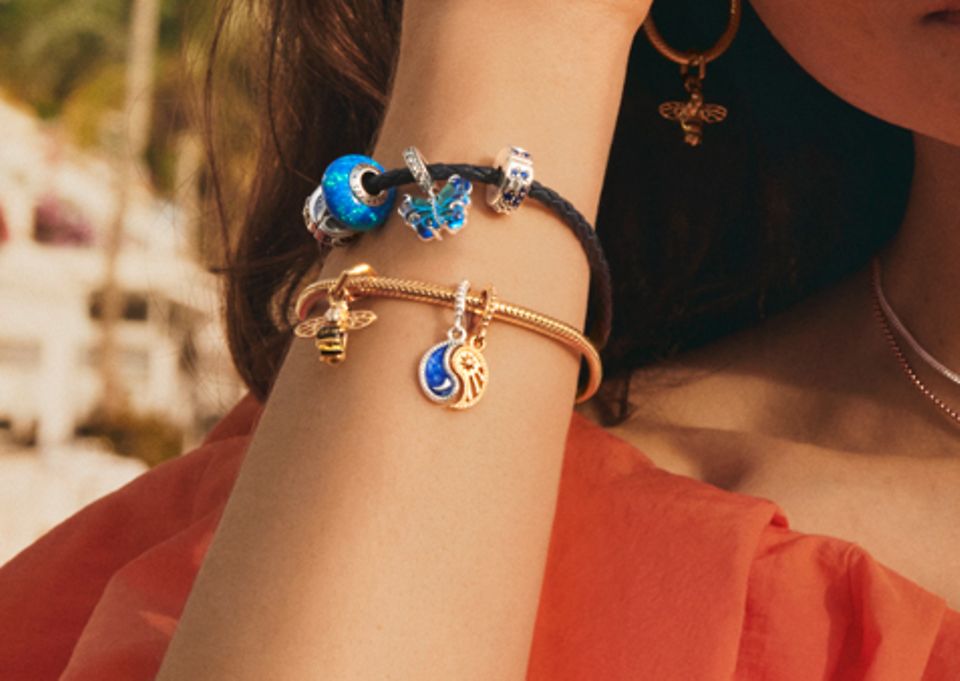 MAMALOVES - Mon Chéri Bracelet in 2023 | Elegant bracelet, Pandora bracelet  charms ideas, Diy bracelet designs