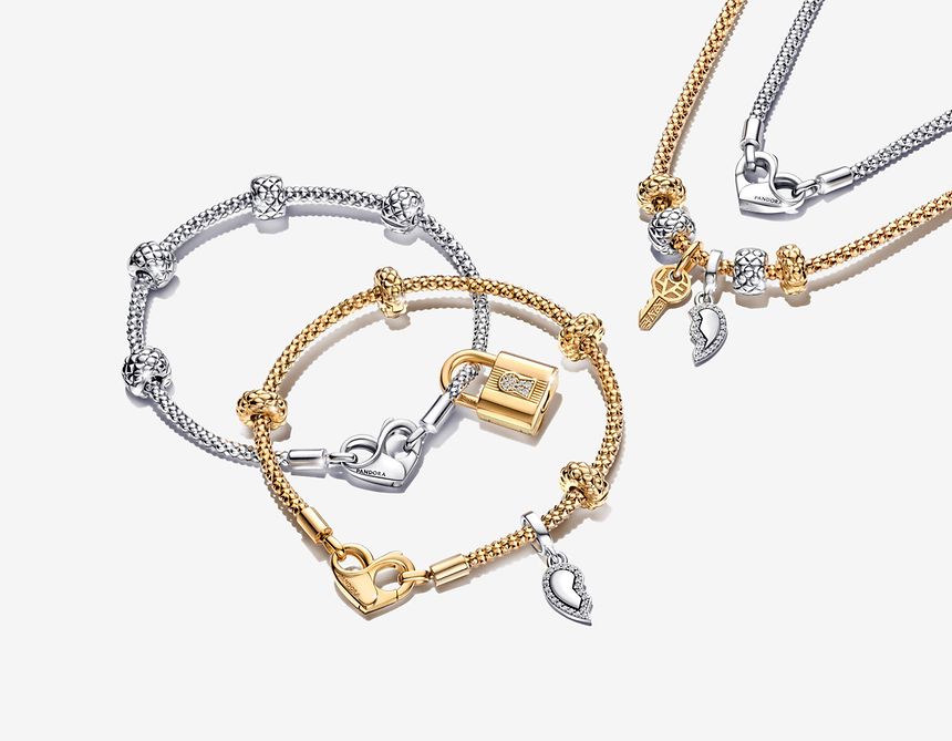 Image de 2 ensembles de bracelets et de colliers à charms Pandora Moments en argent et en or
