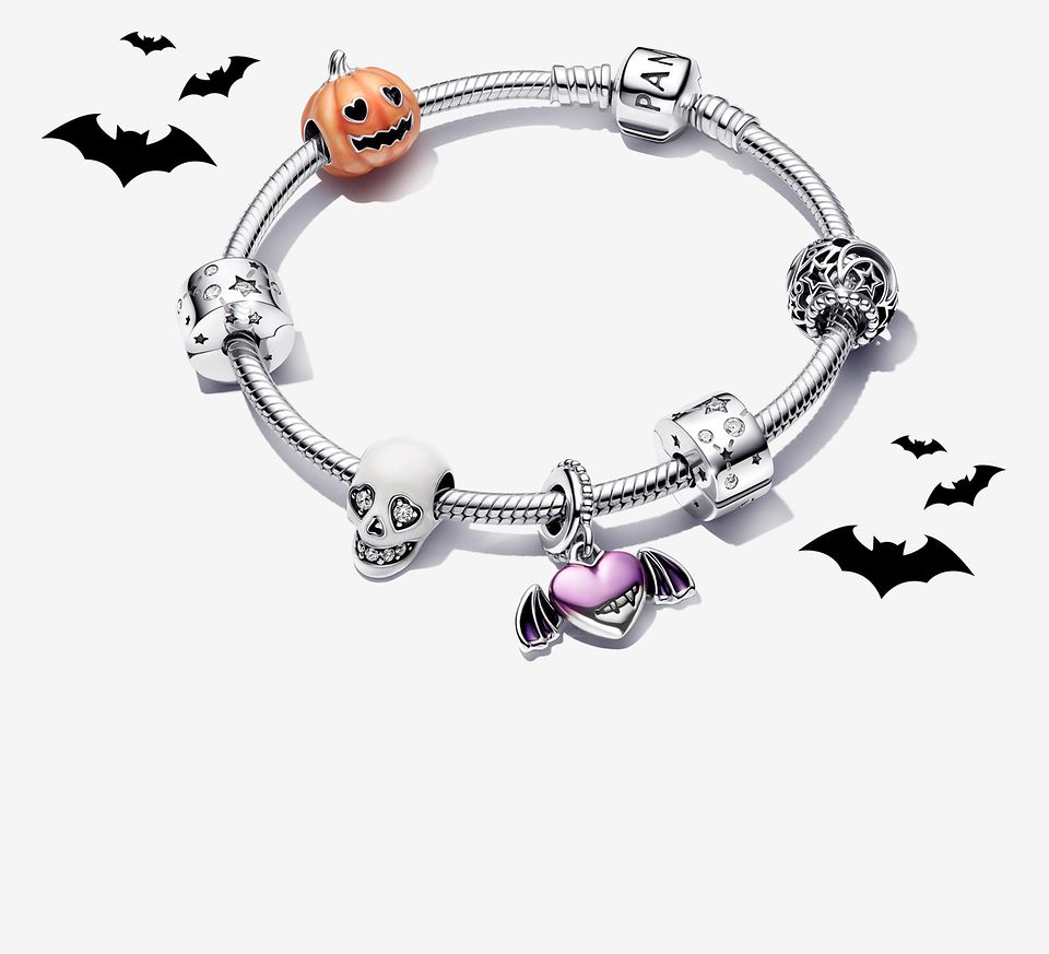 AW23_F_Halloween_Moments_01_grey_RGB_Extended_Feature_Bats_hybridhero
