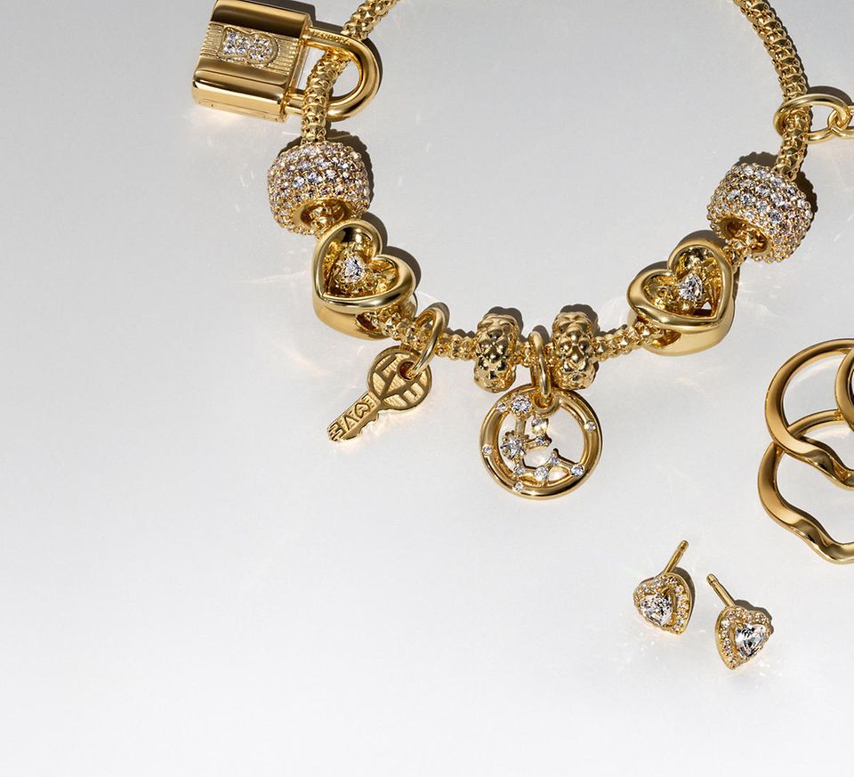 Image du bracelet à charms BE LOVE Pandora en or et diamant de laboratoire et de cinq boucles d’oreilles