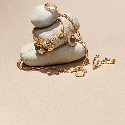 Collana a maglia link con placcatura in oro 14k, orecchini a cerchio, anelli e bracciale con maglia geometrica Pandora.