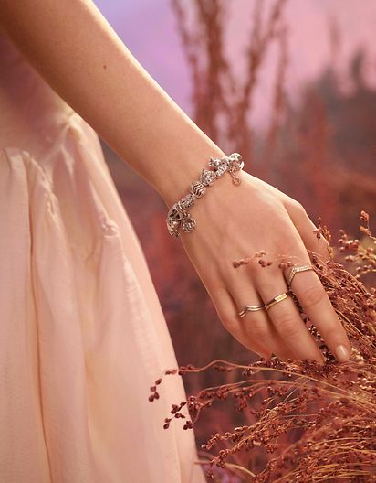 Nyt armbånd og nye charms fra Pandora. Glitrende wishbone-ring og mangefacetteret ring fra efterårskollektionen 2019